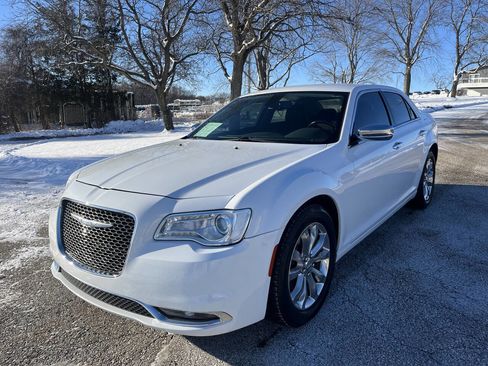 Used 2018 Chrysler 300 Limited image 2