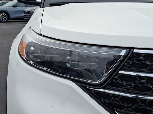 Certified 2022 Ford Explorer XLT w/ Equipment Group 202A image 9