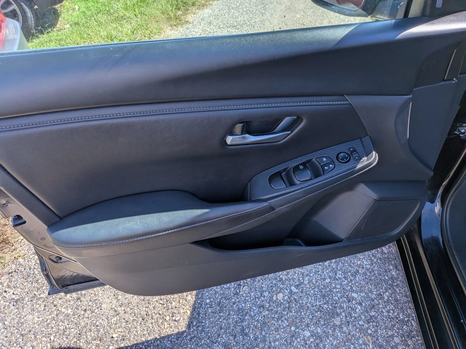 Used 2025 Nissan Sentra SV FWD image 21