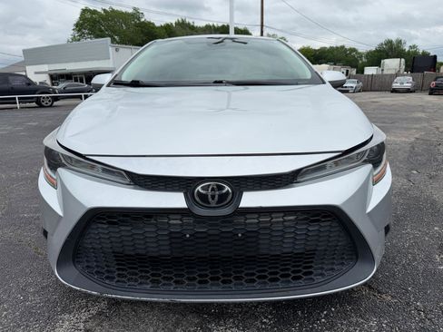 Used 2021 Toyota Corolla LE FWD image 2