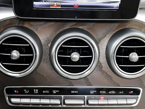 Used 2019 Mercedes-Benz GLC 300 image 26