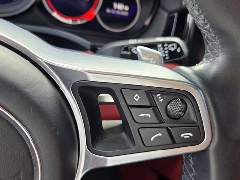 Used 2022 Porsche Cayenne image 28