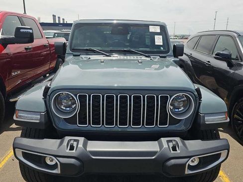 Used 2025 Jeep Wrangler Unlimited Sahara w/ Safety Group AWD/4WD image 2