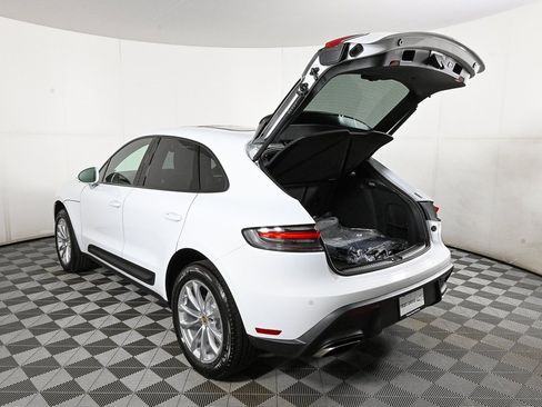 Certified 2025 Porsche Macan AWD image 33