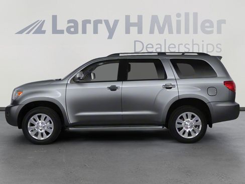 Used 2010 Toyota Sequoia Platinum image 3