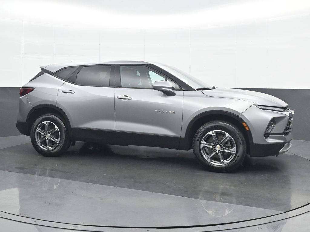Used 2025 Chevrolet Blazer LT FWD image 8