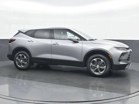 Used 2025 Chevrolet Blazer LT FWD image 8