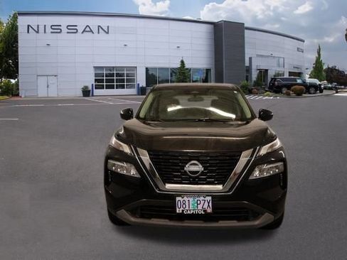 Used 2023 Nissan Rogue SV image 2