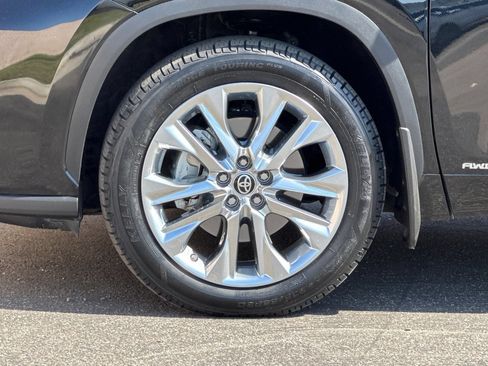 Used 2025 Toyota Highlander Limited AWD/4WD image 28