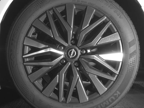 Used 2025 Nissan Altima 2.5 SV FWD image 14