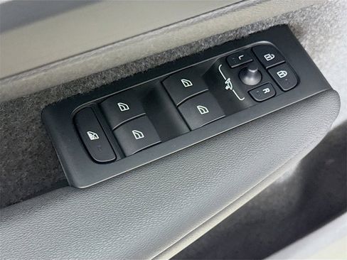Certified 2026 Volvo XC40 B5 Plus w/ Protection Package image 18