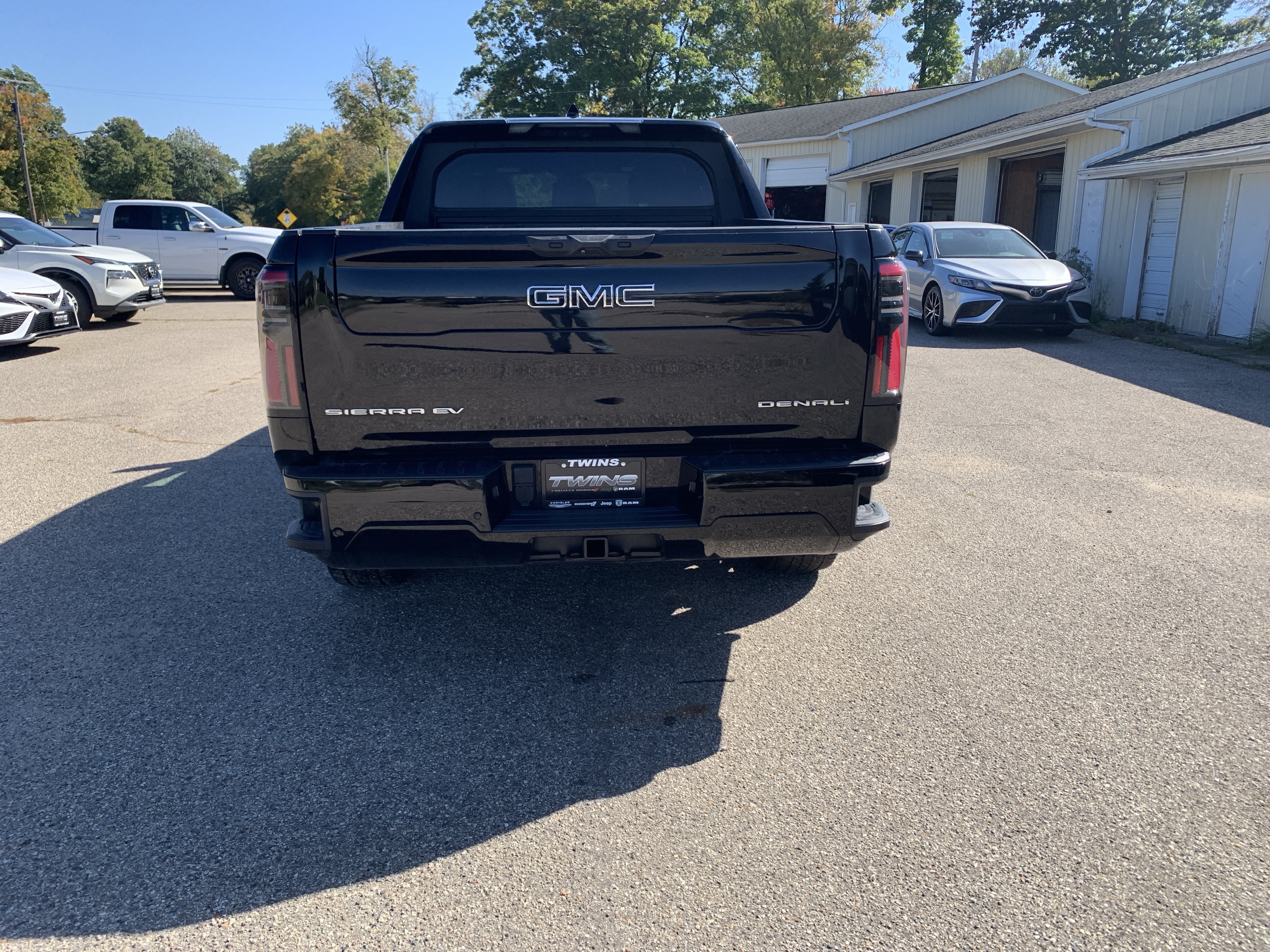 Used 2025 GMC Sierra EV Denali AWD/4WD image 4