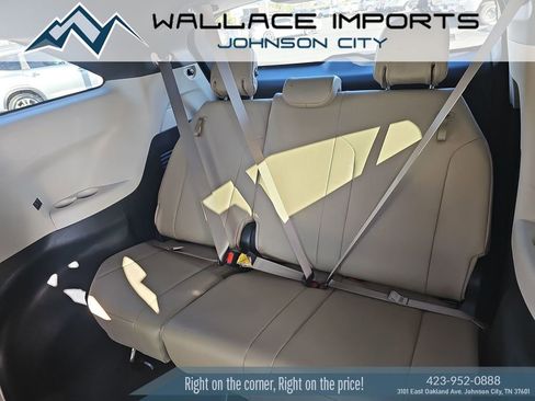 Used 2021 Toyota Sienna XLE image 29