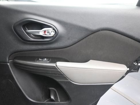 Used 2014 Jeep Cherokee Sport FWD image 24