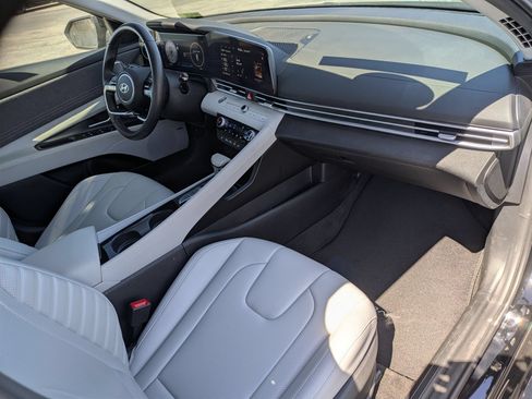 Certified 2025 Hyundai Elantra Limited FWD image 10