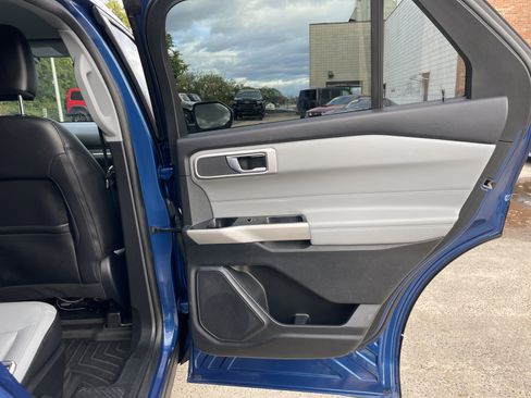 Used 2021 Ford Explorer XLT w/ Equipment Group 202A image 18