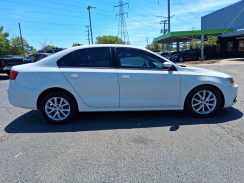 Used 2012 Volkswagen Jetta SE FWD image 4
