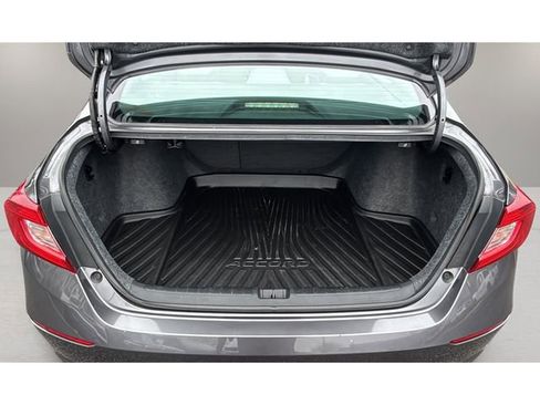 Used 2020 Honda Accord EX image 32