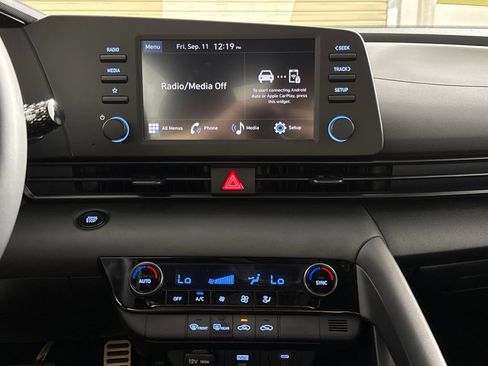 Used 2025 Hyundai Elantra Sport FWD image 22
