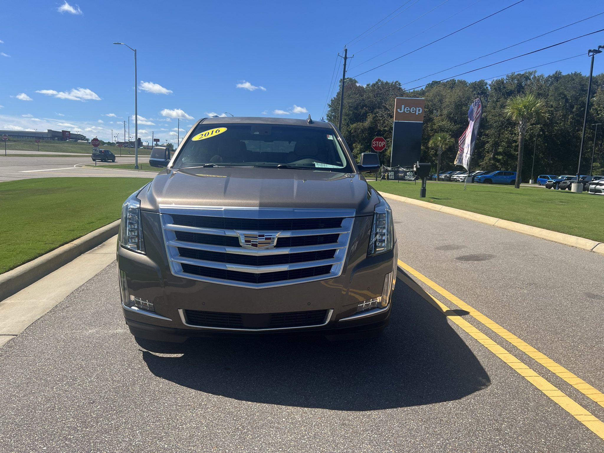 Used 2016 Cadillac Escalade Premium RWD image 2
