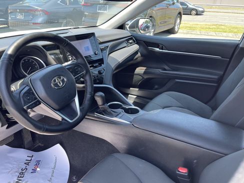 Used 2022 Toyota Camry LE FWD image 4
