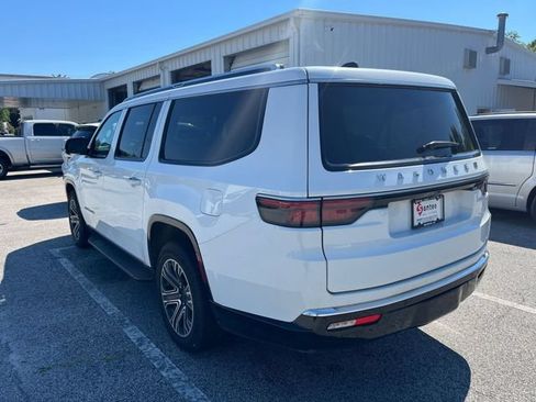 Used 2024 Jeep Wagoneer L Series II w/ Flexible Seating Group AWD/4WD image 4