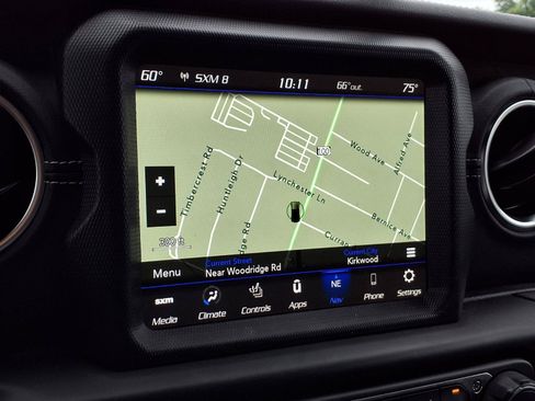 Used 2022 Jeep Wrangler Unlimited Sahara w/ LED Lighting Group AWD/4WD image 10