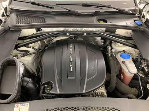 Used 2017 Porsche Macan Base image 11