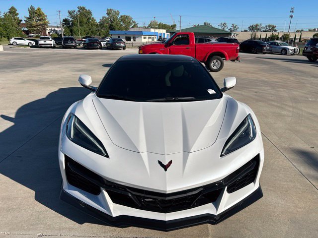 Used 2023 Chevrolet Corvette Z06 RWD image 4