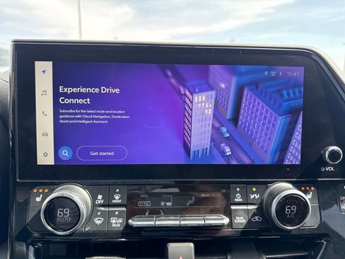 Used 2023 Toyota Highlander XLE image 22