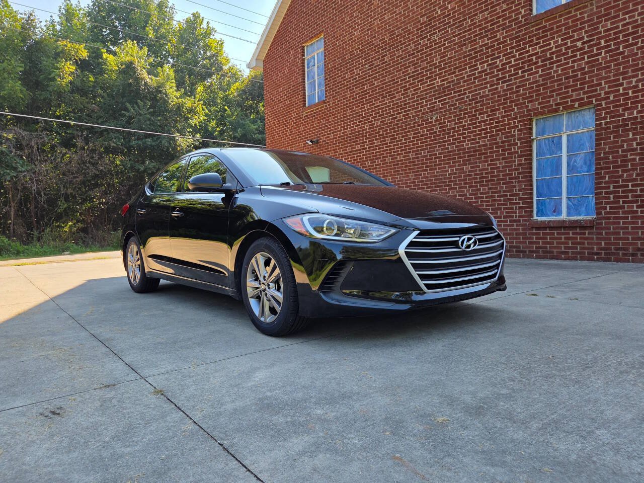 Used 2017 Hyundai Elantra SE FWD image 3