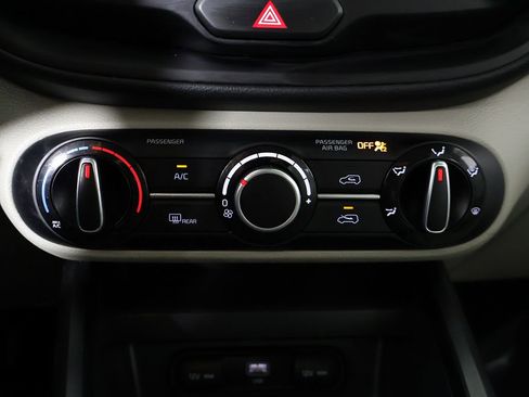 Used 2023 Kia Soul LX FWD image 40