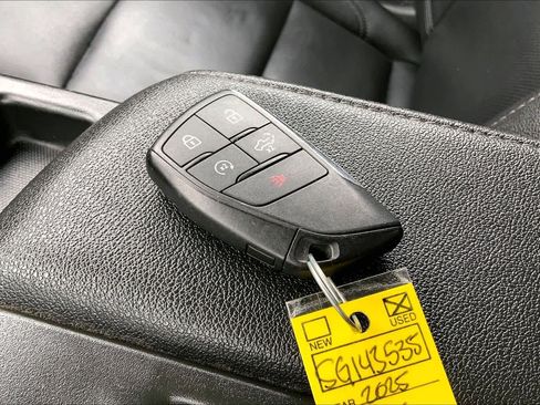 Used 2025 GMC Sierra 1500 SLT image 15