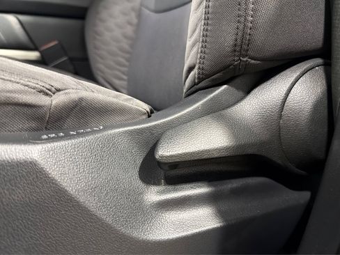 Used 2022 Toyota Tundra SR5 AWD/4WD image 18