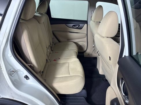 Used 2016 Nissan Rogue SV FWD image 30