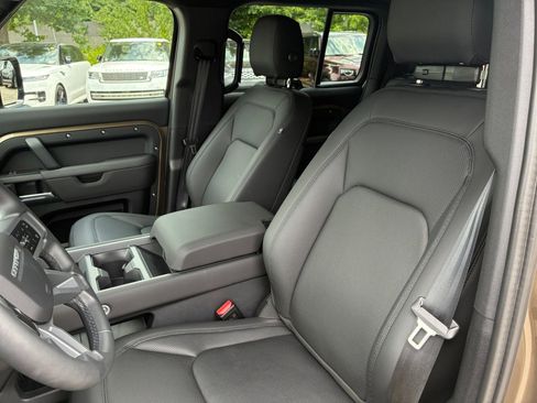 Certified 2025 Land Rover Defender 110 S AWD/4WD image 30