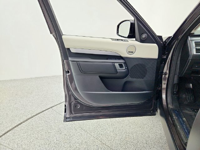 New 2026 Land Rover Discovery Limited Edition AWD/4WD image 23