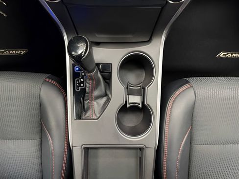 Used 2017 Toyota Camry SE image 22