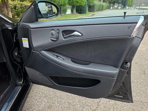 Used 2006 Mercedes-Benz CLS 500 w/ AMG Sport Pkg image 30