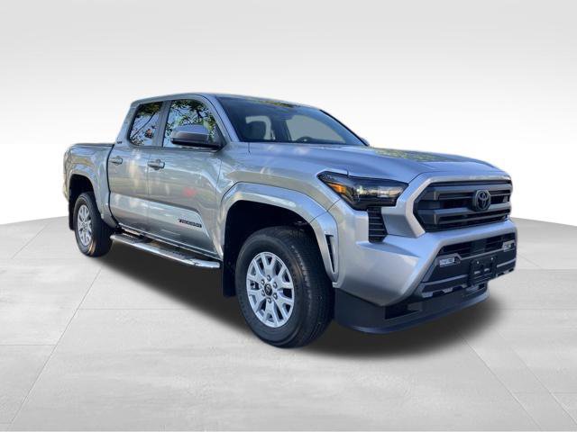 Used 2025 Toyota Tacoma SR5 AWD/4WD image 3