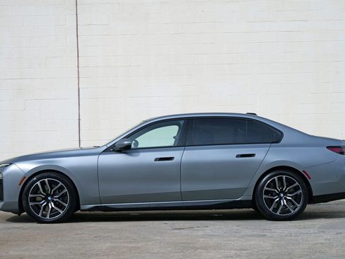 Used 2023 BMW 760i xDrive AWD/4WD image 9