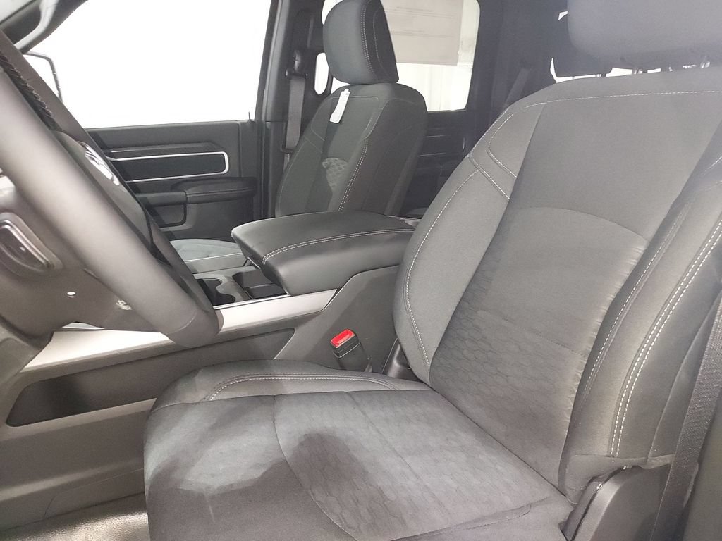 New 2026 RAM 3500 Big Horn AWD/4WD image 17