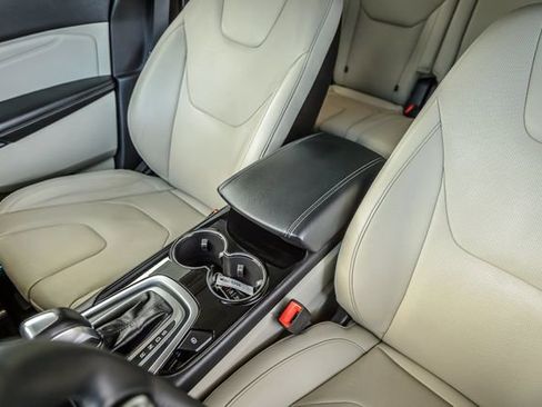 Used 2015 Ford Edge Titanium w/ Equipment Group 301A AWD/4WD image 32
