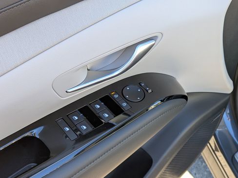 New 2025 Hyundai Tucson Limited image 16