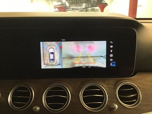 Used 2022 Mercedes-Benz E 350 4MATIC Sedan w/ AMG Line Exterior image 37