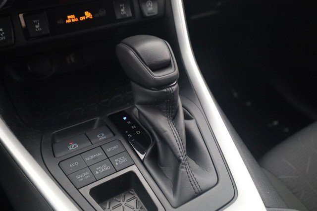 Used 2025 Toyota RAV4 XLE w/ Weather Package AWD/4WD image 18