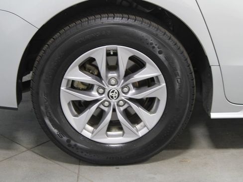 Used 2024 Toyota Sienna XLE image 13