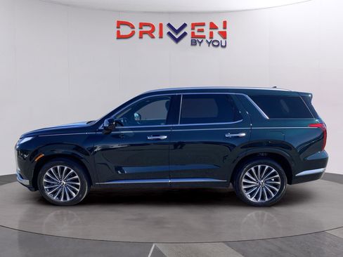 Used 2025 Hyundai Palisade Calligraphy image 3