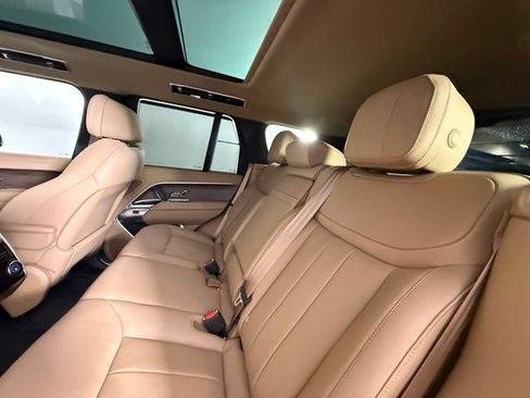 Used 2025 Land Rover Range Rover SE AWD/4WD image 32