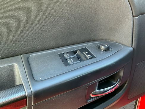 Used 2014 Dodge Challenger SXT image 9